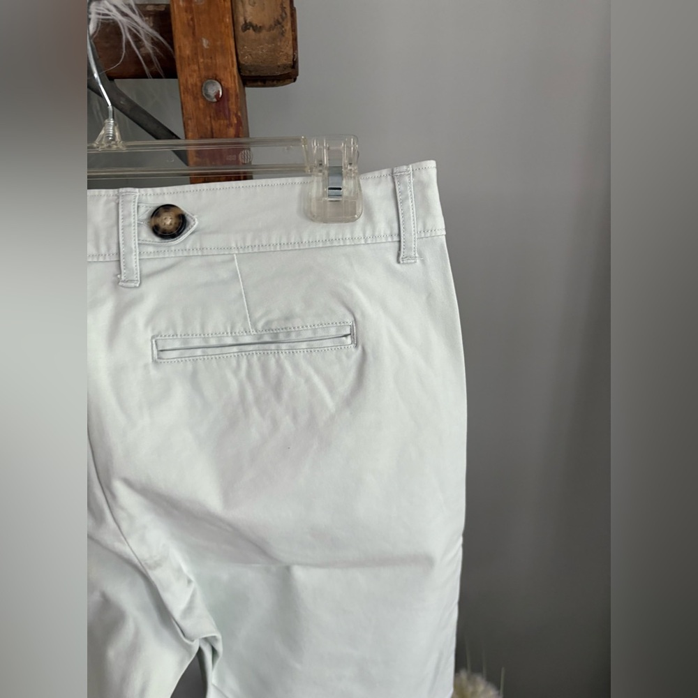 Women’s Light tan Shorts size 4 from Eddie Bauer - Picture 8 of 8